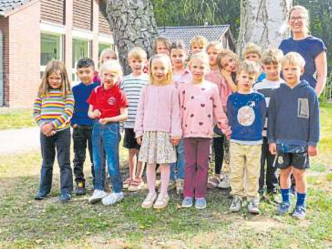 Die Klasse 1a mit Klassenlehrerin Anna Roschlaub.