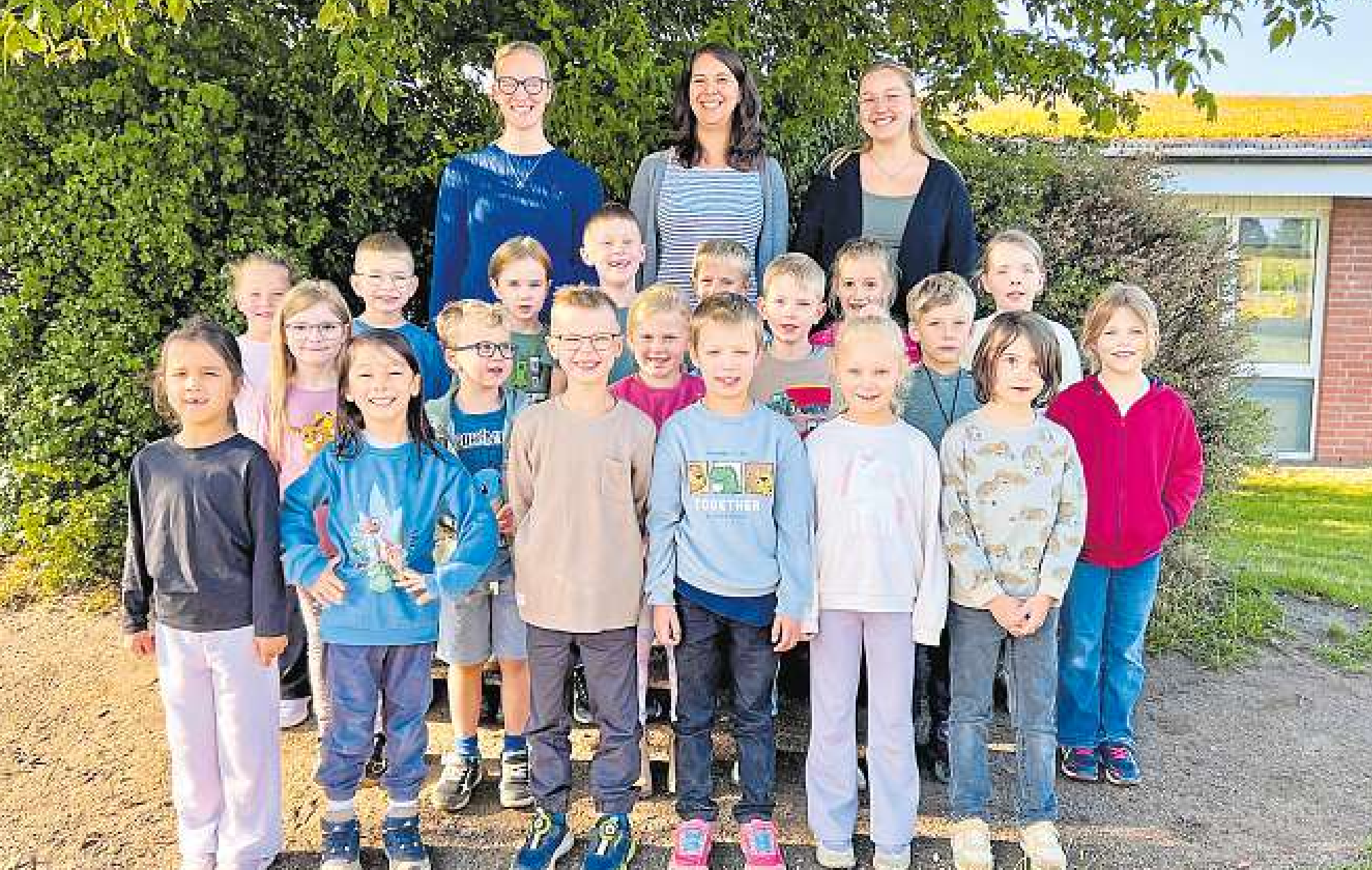Klasse 1b, Klassenlehrerin Fr. Kristin Birkhoff (Mitte)