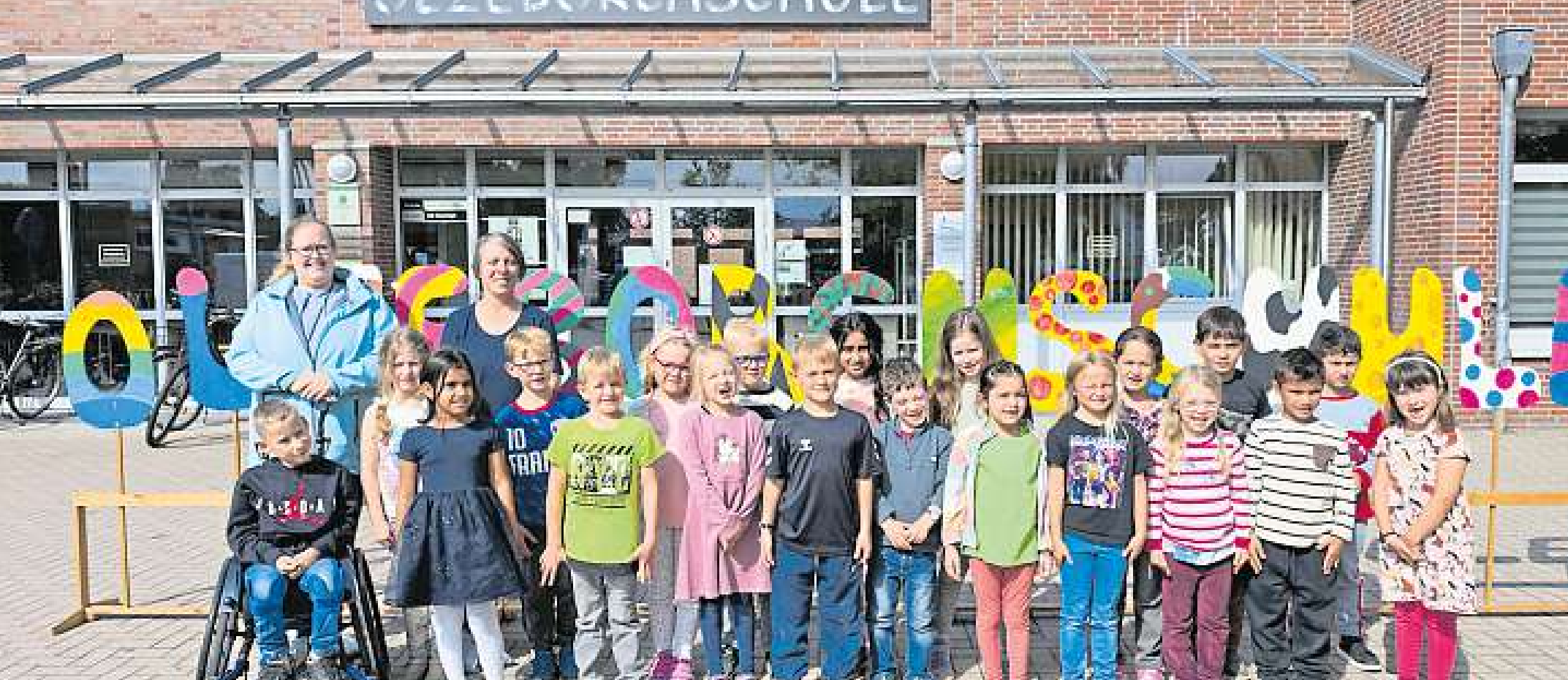 Klasse 1a, Klassenlehrerin Fr. Ober (2 v.l.)