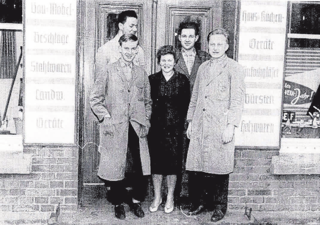 Der langjährige Chef in den Anfangsjahren: Horst Klapsia (rechts) führte von 1962 bis 1999 die Geschäfte bei F. Bergentorth.