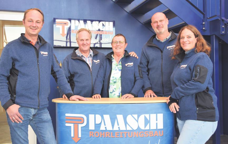 Die Firma Paasch Rohrleitungsbau GmbH & Co.KG ist ein echtes Familienunternehmen (v. I.): Juniorchef Martin Paasch, Seniorchef Benno Paasch, Dörthe Paasch, Geschäftsführer Jan Westphalen und Katrin Paasch. Foto: sks