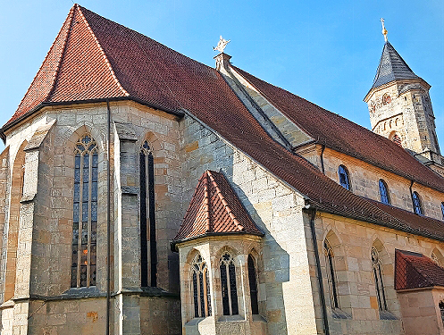 Die stattliche Pfarrkirche St. Michael blickt auf eine bis zu 900-jährige Geschichte zurück und birgt reiche Kunstschätze. FOTO: ARCHIV