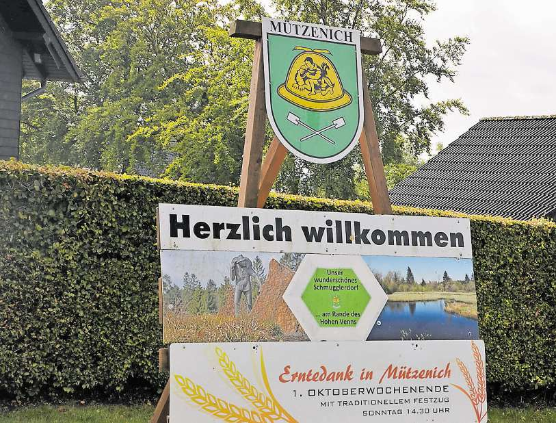 Seit Wochen weist die Ortsbauernschaft mit großen Tafeln auf das Erntedankfest hin. Foto: Leister