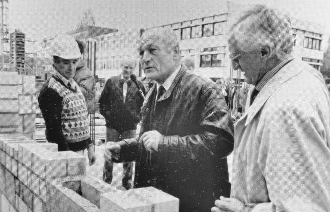 Grundsteinlegung mit Bürgermeister Karl-Heinz Thomas und Architekt Manfred Arlt. Foto: Archiv