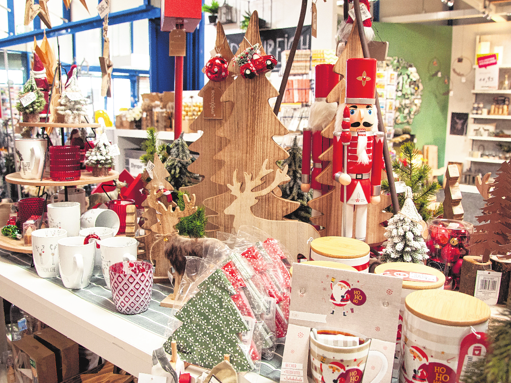 In beiden Häusern laden die weihnachtlich dekorierten Boutiquen zum Stöbern und Shoppen ein. FOTO: SIMONE HÜTTL
