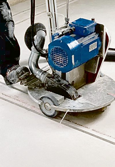 Die Fußbodenheizung von SCHÜTZ lässt sich mit dem Frässystem ohne zusätzliche Aufbauhöhe in der Sanierung einbauen. Bildquelle: Schütz GmbH & Co. KGaA