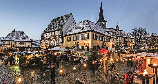 In stimmungsvollem Licht erstrahlt das Fachwerkstädtchen zum Adventsmarkt am 26. und 17. November. FOTO: PR