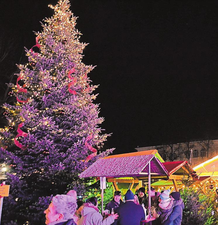 Auf dem Kaiserplatz ist der Weihnachtstreff bereits täglich ab 12 Uhr geöffnet. FOTO: DIRK MÜLLER