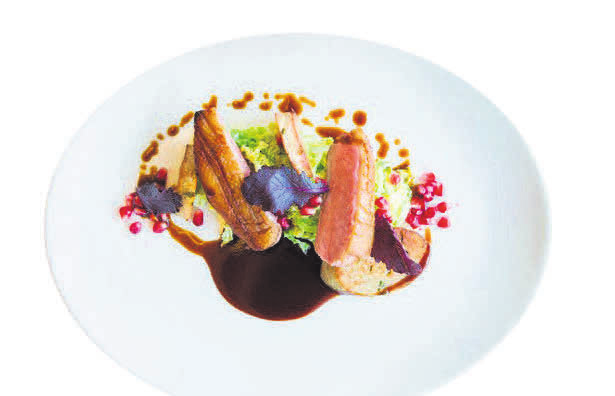 Im Central-Hotel Kaiserhof werden Gäste des Restaurants Brunnenhof mit festlichen Speisen wie gebratener Ente verwöhnt.