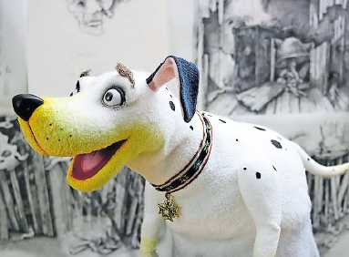 ,,Prinzessin Anna oder ...": Hund Schnuppi aus dem Dornerei-Theater mit Puppen in Neustadt. | Foto: Dornerei-Theater/frei