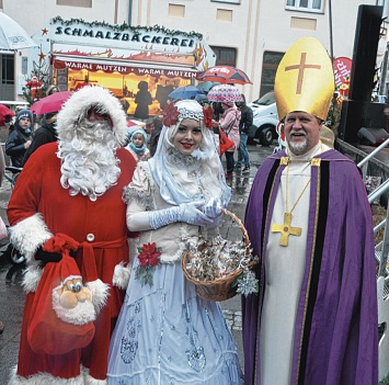 Dieses Dreiergestirn lässt sich sicher auch in diesem Jahr auf dem Weihnachtsmarkt blicken. FOTOS: STADT HAGENOW