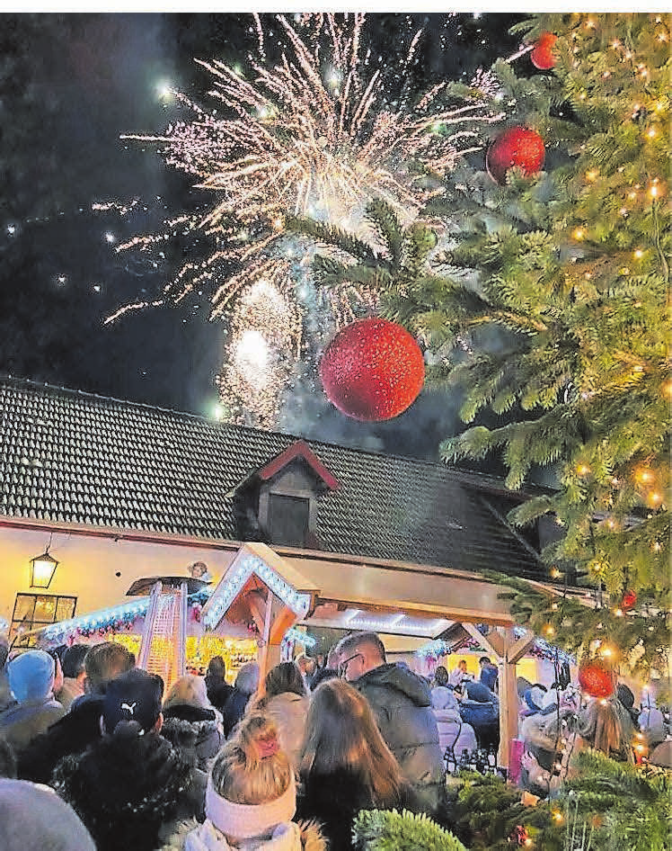 Das 20-minütige Feuerwerk krönt den Samstagabend. FOTO: MAIKE SCHÜSSELER
