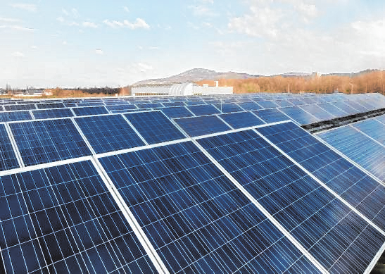 Nachfrage steigend: Klimafreundliche Technologien wie Photovoltaik-Anlagen liegen bei den Kunden derzeit voll im Trend.