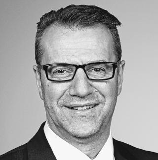 Frank Klein ist Geschäftsführer der Freiraum GmbH & Co. KG, die in Siegen an der Sandstraße 31 ihren Hauptsitz hat und in Wetzlar eine weitere Filiale unterhält. Insgesamt sind sieben Immobilienmakler/-innen für das Unternehmen tätig. In der angegliederten Finanzabteilung, die sich unter anderem um die Finanzierungswünsche der Kunden kümmert, arbeiten weitere fünf Personen.