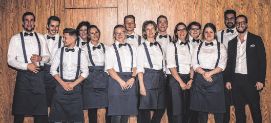 Geschäftsführer Moritz Lütticke (r.) und sein Team von Accenta Gastronomie Siegerlandhalle freuen sich auf alle Gäste im Messe-Café. Foto: foto dreams"