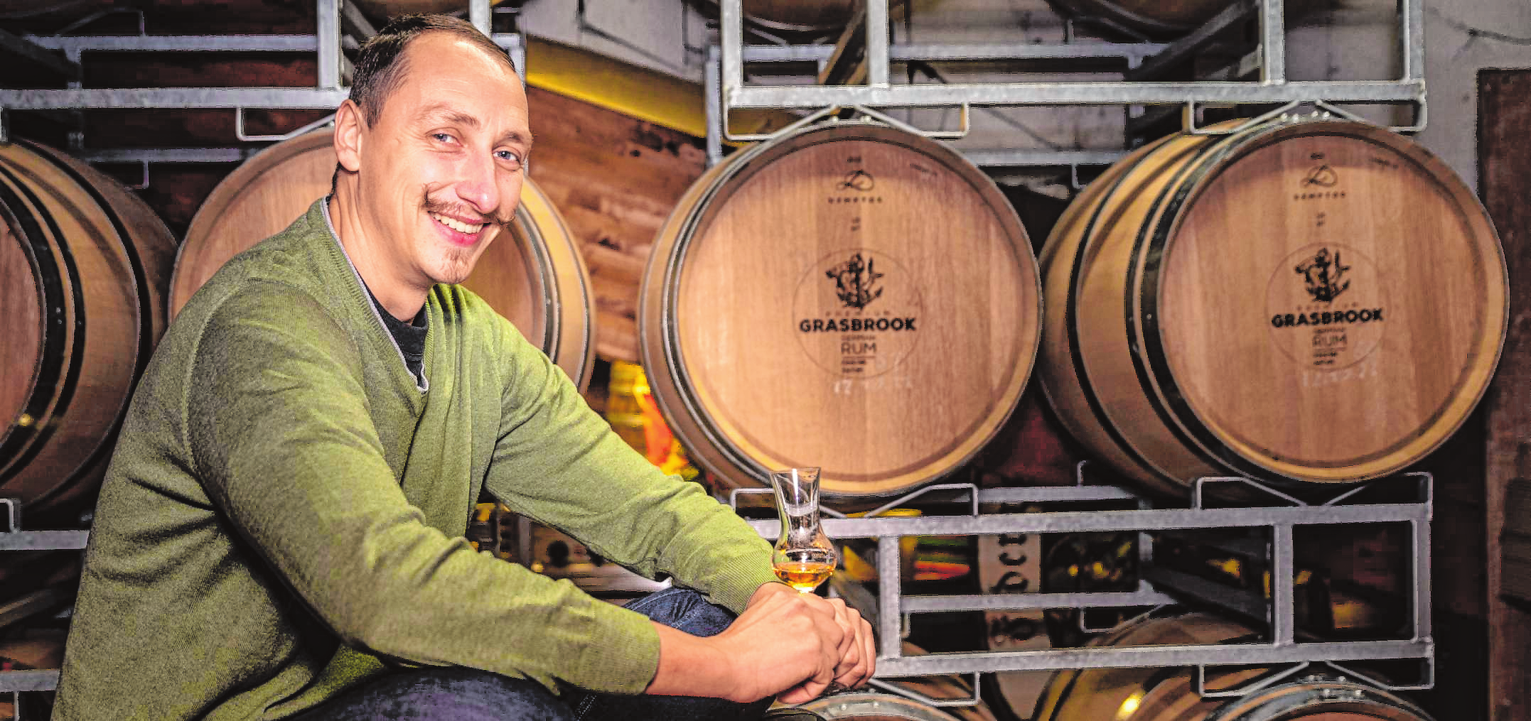 Gregor Thormann ist Destillateur aus Leidenschaft. 2014 war er einer der jüngsten Brennmeister Deutschlands. Bild: Thomas Neu
