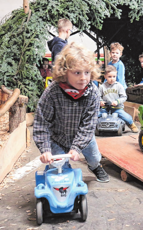 In der Körhalle kommt der Kinderparcours bei den jüngeren Pferdemarktbesuchern  stets gut an.