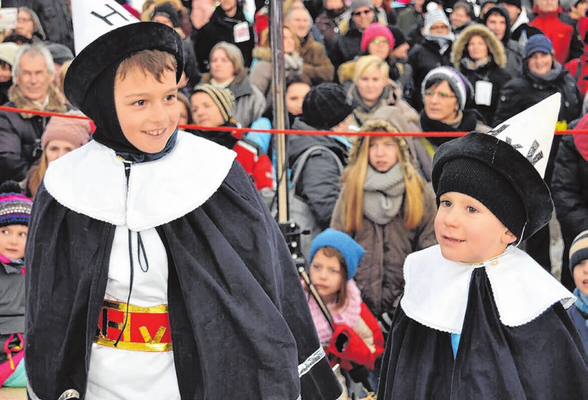 Die Pagen sind die jüngsten Mitspieler (zwischen fünf und neun Jahren). Sie tragen die Tradition weiter.