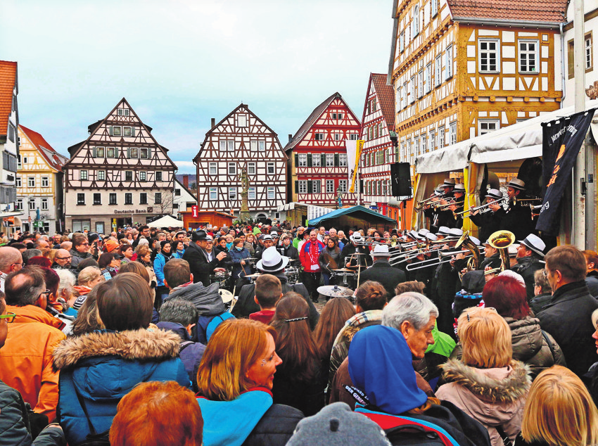 Guggenmusiktreffen auf dem Marktplatz. Foto: Archiv/Andreas Gorr