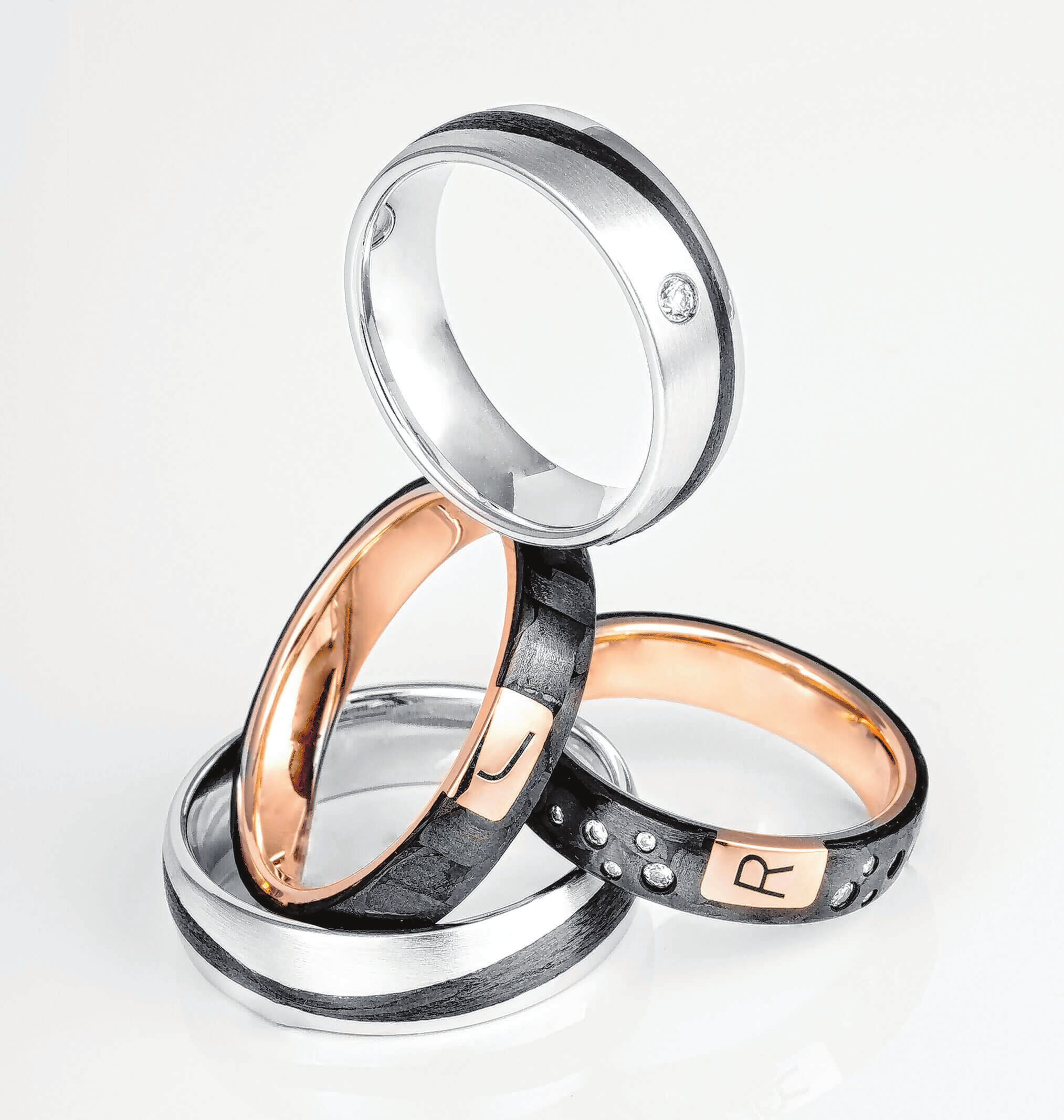 Beliebt sind auch Ring-Designs mit schwarzen Linien und Mustern.