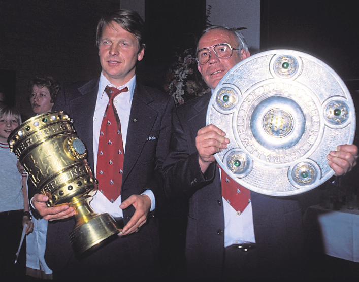 Double 1978: Karl-Heinz Thielen (I.) mit Trainer Hennes Weisweiler. Foto: imago/Werek