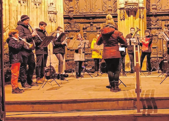 Das Jugendorchester der Stadtkapelle auf dem Weihnachtsmarkt. Foto: privat