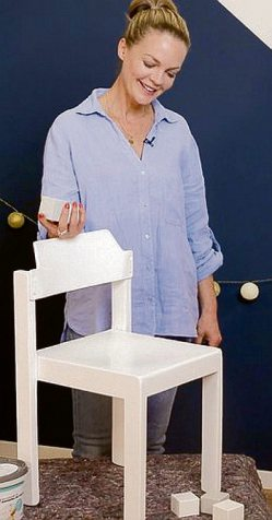 Expertin Eva Brenner gibt Tipps, wie sich Möbel und Holzspielzeuge einfach auf peppen lassen. FOTO: DJD/SCHÖNER WOHNEN-KOLLEKTION