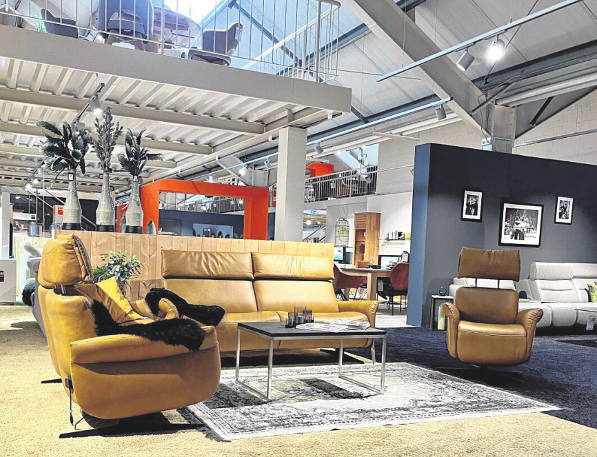 Möbel Bischoff bietet eine große Auswahl an Polstermöbeln. Insgesamt sind es 60 verschiedene Sofa Modelle. Foto: Möbel Bischoff