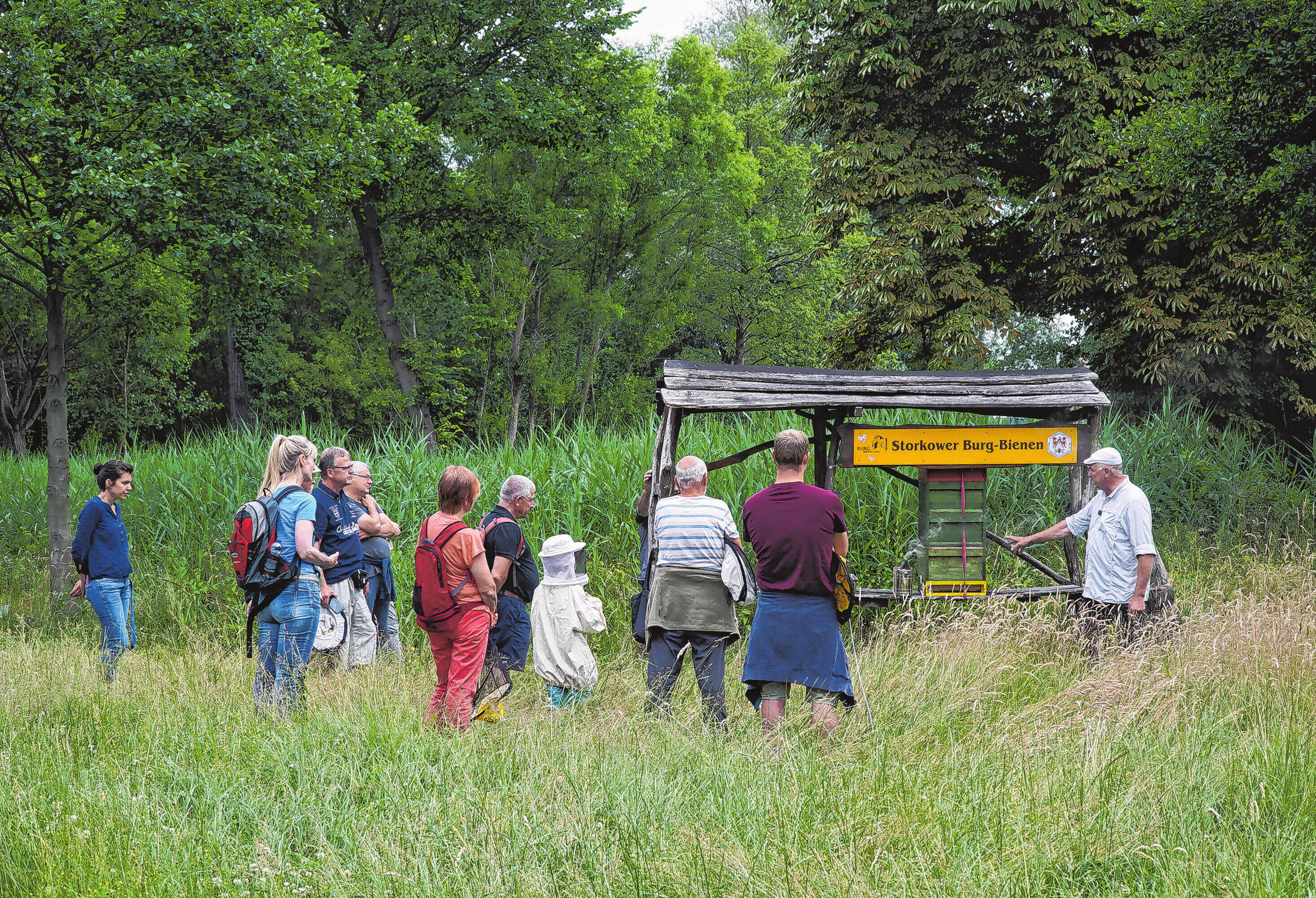 Das Team des Besucherzentrums des Naturparks Dahme-Heideseen hat eine Fülle an Veranstaltungen vorbereitet. Dazu gehört auch ein Imkerworkshop auf Burg Storkow. Foto: Jenny Jürgens