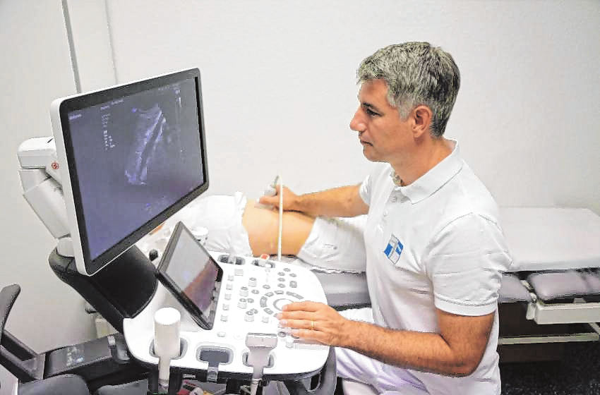 Dr. Florian Grabs hat als Internist und Gastroenterologe die Gesundheit des Magen-Darm-Traktes im Blick. BILD: PRAXIS GRABS
