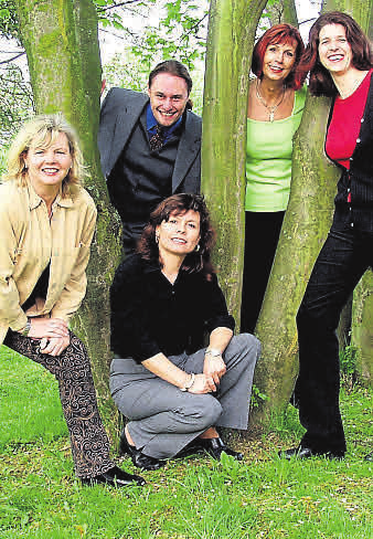 Das Wochenblatt Team 2002 (v.I.): Eveline Nüchtern, Markus Orth, Rita Hagedorn, Cornelia Freitag und Marion Dehmer-Sehn (t).