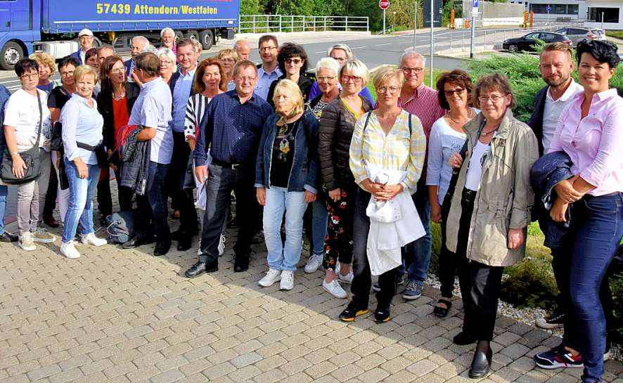 Im Jahr 2019 besuchten die Mitglieder in Großheringen das Unternehmen Viega. Zuvor stellten sie sich zum Gruppenfoto auf.