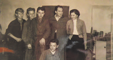 1954: Fritz und Anni Brühwasser mit vier Lehrlingen. Vir Fotos Brühwasser