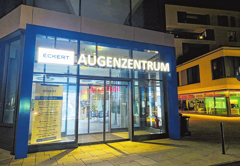 Das Augenzentrum Eckert im Brückenhaus in Neu-Ulm, direkt an der Donau unter der Adresse: Insel 2