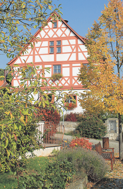 Das Rathaus in Viereth präsentiert sich als schönes Fachwerkgebäude.