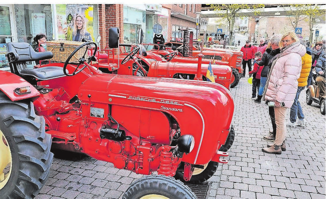 Alte Technik, die begeistert. Auch beim diesjährigen Frühlingsfest in Herzogenrath werden wieder Traktoren-Oldtimer präsentiert.  FOTO: WOLFGANG SEVENICH 