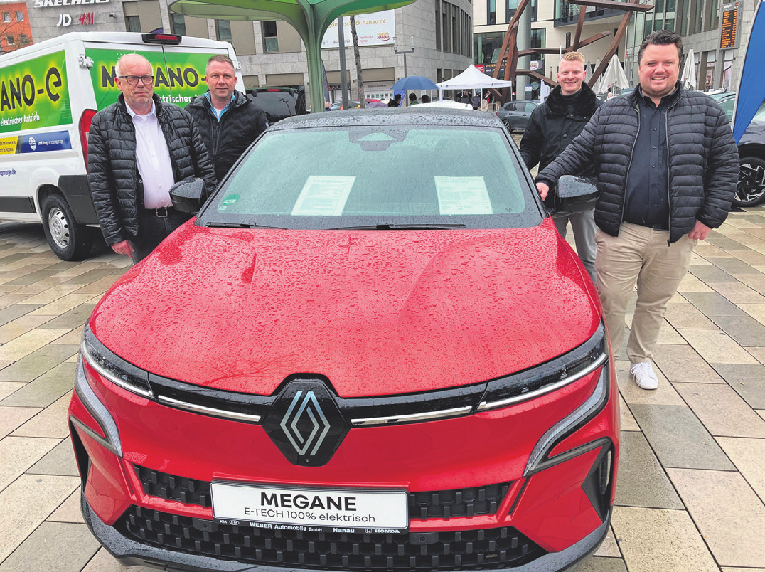 100 Prozent elektrisch: Das Team von Weber Automobile aus Hanau stellt den Renault Megane E-Tech vor.