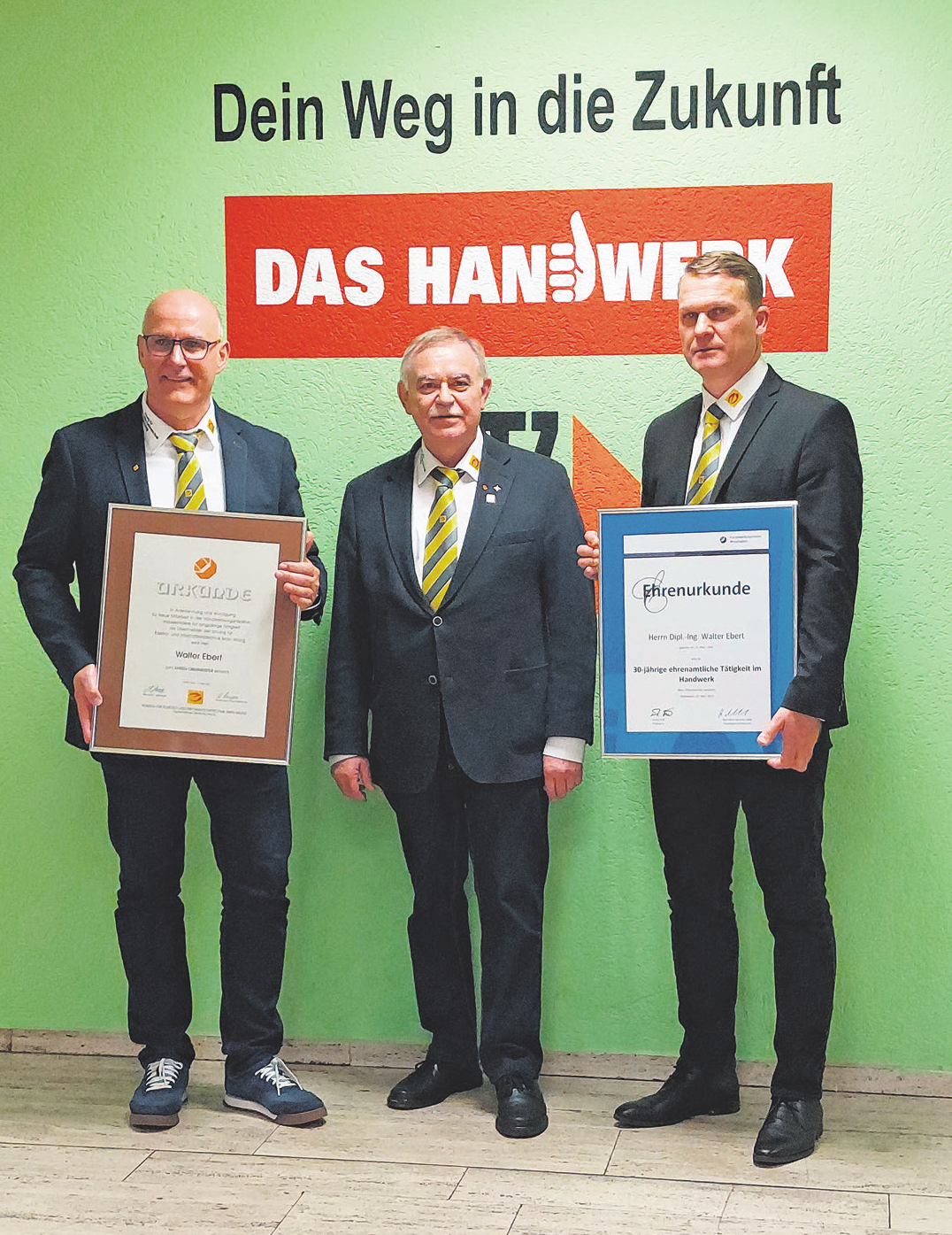 Von links nach rechts: Der neue Obermeister Mike Lorenz, Ehrenobermeister Walter Ebert und stv. Obermeister Timo Wernz