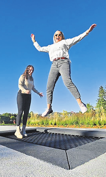 Die zahlreichen Trampoline sind eine Freude für kleine und große Kinder. Foto: LGS Fulda/Arnulf Müller