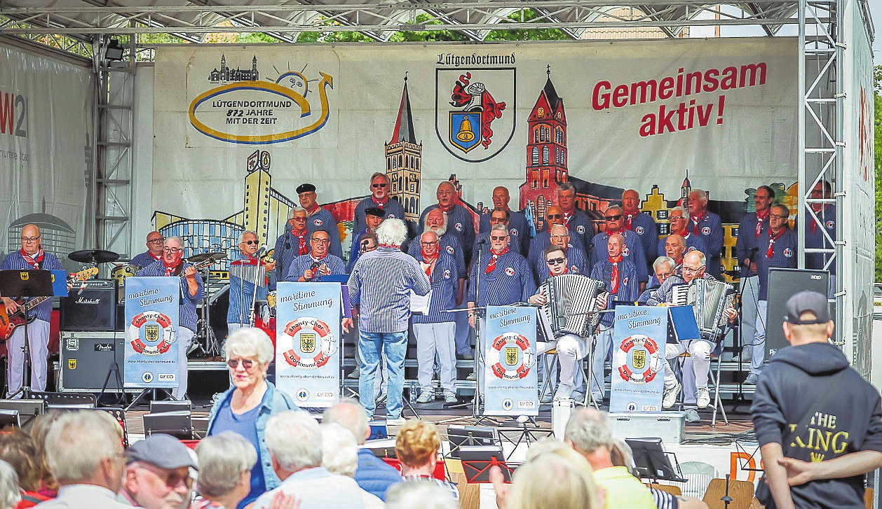 Der Shanty-Chor Dortmund begleitet am Sonntag den zünftigen Frühschoppen. FOTO SCHÜTZE (A)