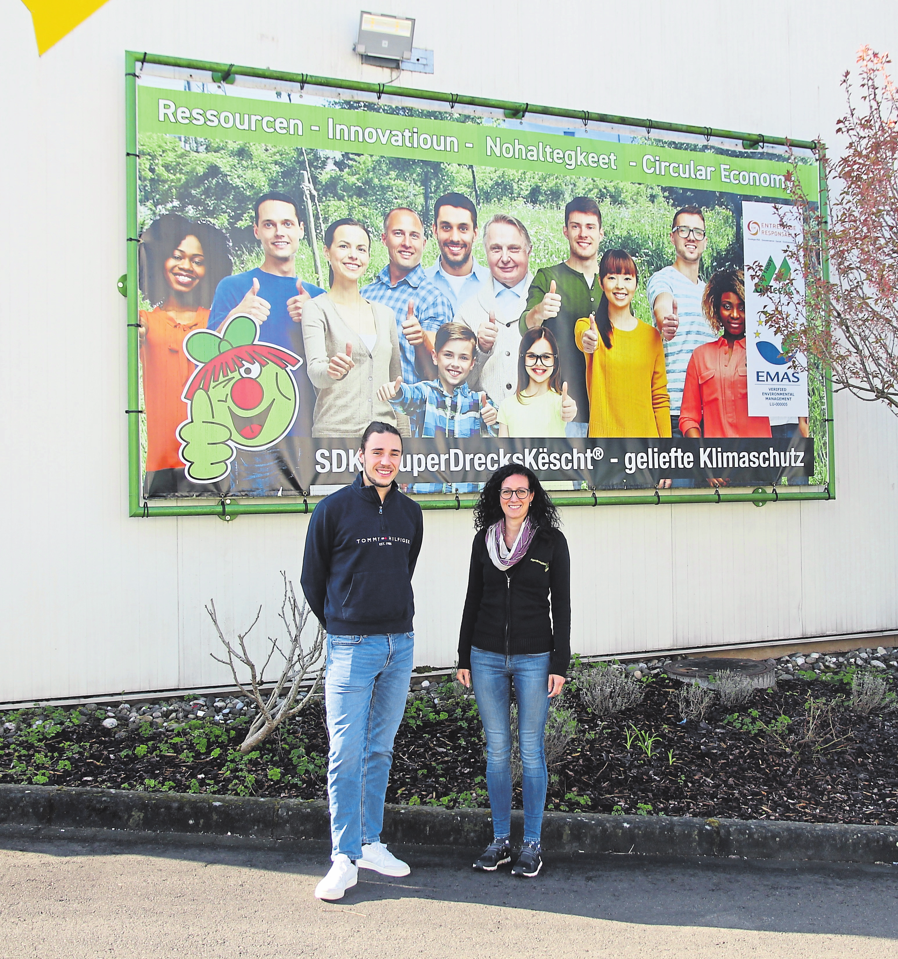 Marlon Rock (Cactus Marketing) trifft Anne Endres (Projektleiterin Shop Green) im Firmensitz der SuperDrecksKescht in Colmar-Berg.