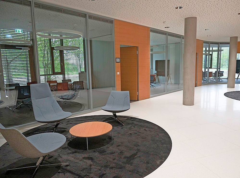 Minimalistisch modern ist das fünfstöckige Verwaltungsgebäude. Foto: MPS