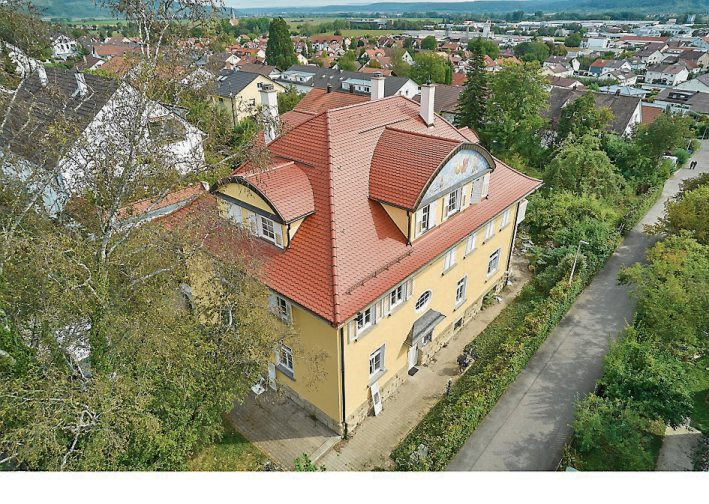 Eine anspruchsvolle Dachdeckerarbeit war die Eindeckung des Biberschwanzdachs in Rottenburg. 