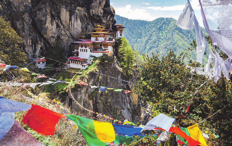 Ein besonderer Tipp für Individualreisen ist das interessante Königreich Bhutan im Himalaya Foto: Takepicsforfun/stock.adobe.com