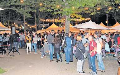 Kulinarische Köstlichkeiten und tolle Livemusik am Abend erwartet die Besucher im Weintreff im Lavendelgarten. FOTO: EVA BENDER