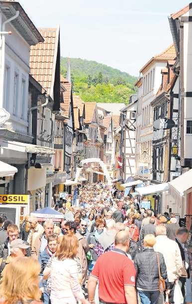 Der Verkaufsoffene Verkaufsaktionen Sonntag in Neustadt zählt zu den beliebtesten in der Pfalz FOTO: MARKUS PACHER