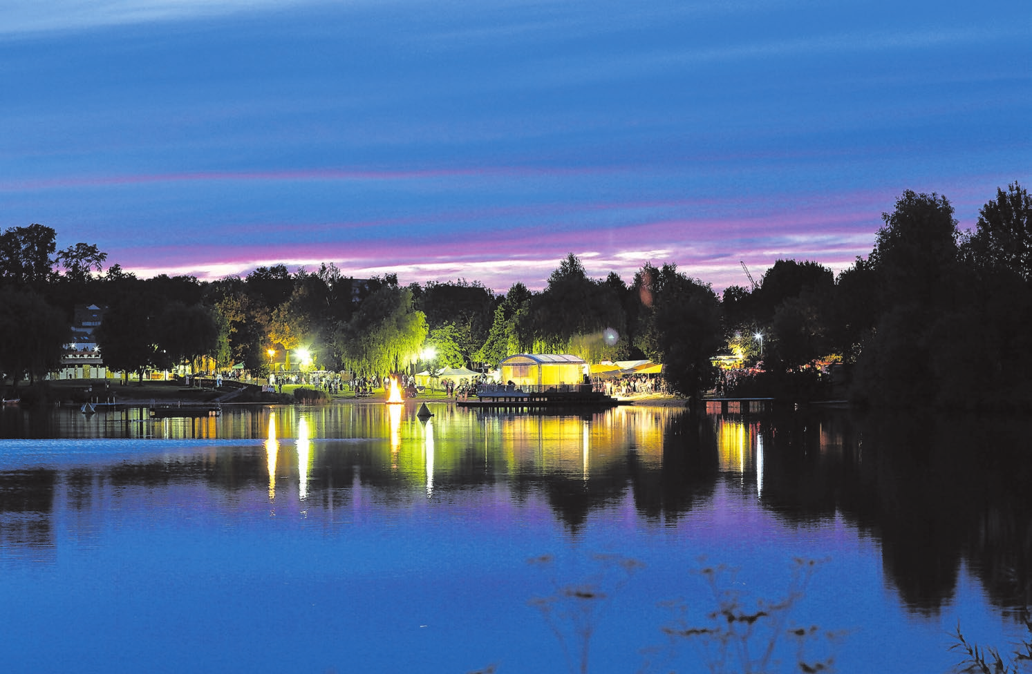 Die Stadtgeburtstagsparty am Erbacher See bildet den Auftakt zum Stadtfest-Wochenende. FOTOS: CONNÉ VAN D' GRACHTEN)