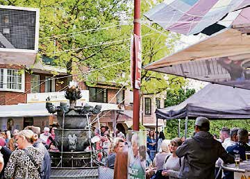 Wenn die ARGE zum Cityfest in die Würselener Innenstadt ruft, ist für beste Unterhaltung gesorgt. Foto: Julie Vandegaar