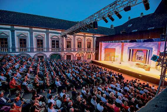Die Schloss-Spiele Kobersdorf im Arkadenhof, Klassisches beim Liszt Festival Raiding .Foto: Viktor Fertsak