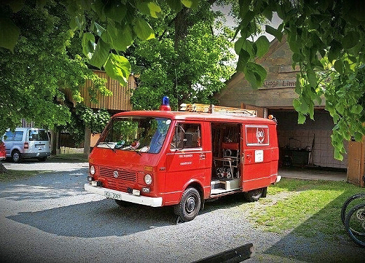 Der Vorgänger, ein VW-Transporter LT31, leistete 45 Jahre treue Dienste und hat sich in einer Vielzahl von Übungen und Einsätzen bewährt. FOTOS: FEUERWEHR LIMMERSDORF